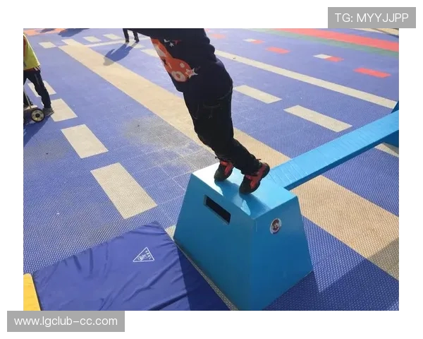 幼儿园孩子体验独木桥游戏规则促进平衡能力与团队合作成长探索